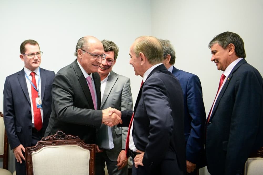 Equipe de transição negocia PEC para autorizar gastos extras em 2023