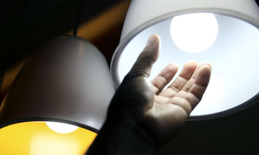Tarifa de energia elétrica deve subir, em média, 5,6% em 2023, estima Aneel