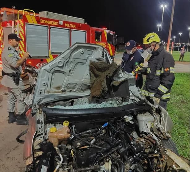 Acidente entre caminhões deixa um morto e dois feridos na BR-452, em Bom Jesus de Goiás
