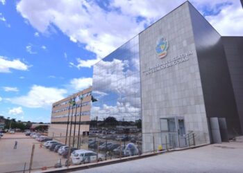 Alego aprova reajuste de até 50% nos salários do executivo goiano