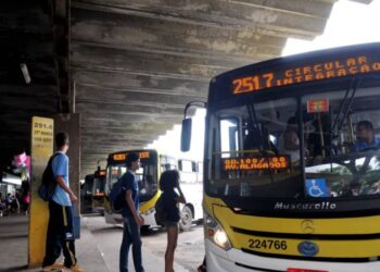 Caiado pretende acionar STF contra reajuste de passagem no entorno do DF