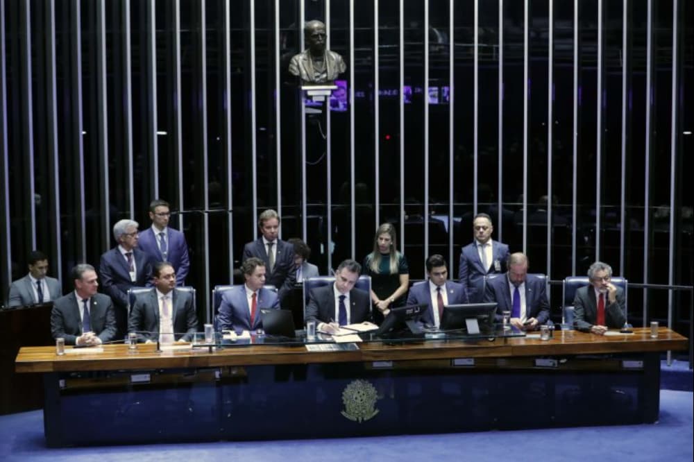 Com PEC da Transição aprovada, novo governo pode aumentar o teto de gastos
