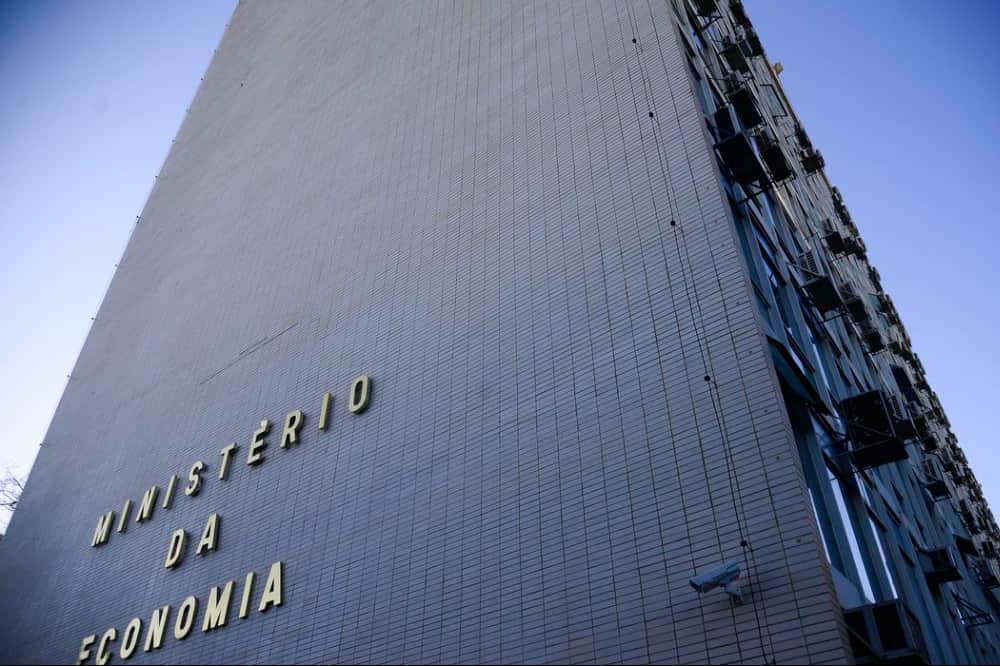 PIB brasileiro deve encerrar ano com superávit de 0,4%