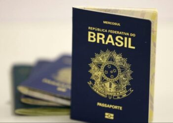 Polícia Federal volta a emitir passaportes após liberação de recursos