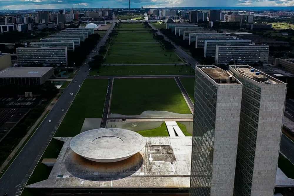 Reajuste salarial para políticos deve chegar a 37,32% em quatro anos