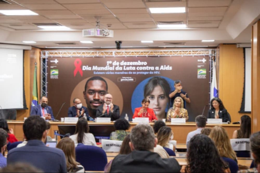 Sobe o número de casos de aids entre jovens de 15 a 29 anos, alerta MS