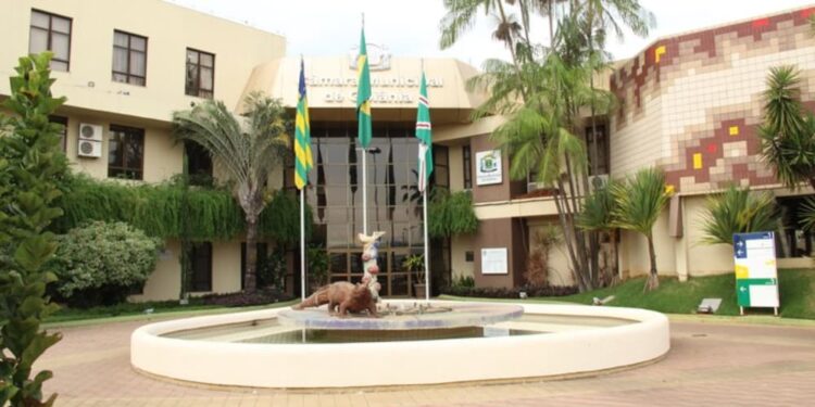 Com duas novas funções, mesa diretora da Câmara de Goiânia toma posse
