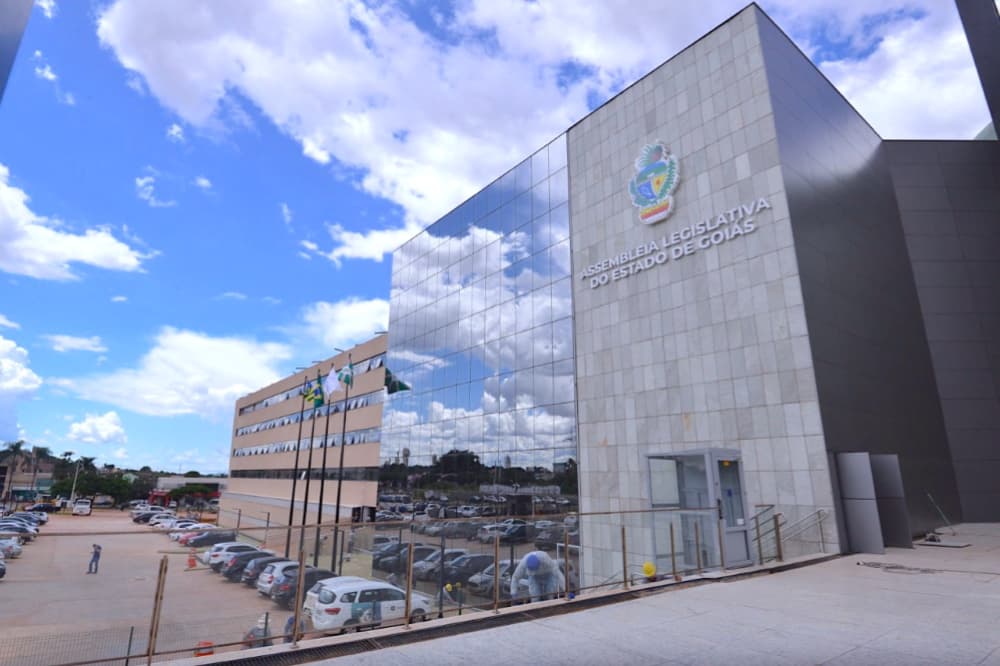 Deputados goianos eleitos tomam posse dia 1º e elegem nova Mesa Diretora