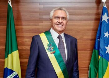 Em discurso de posse, Caiado fala sobre combate a pobreza e compromisso com a educação