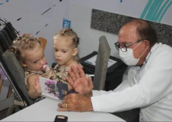 Gêmea siamesa separada em Goiânia tem piora e seu quadro é gravíssimo, diz boletim