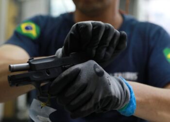 Oposição busca revogar decreto de Lula que restringe porte de armas