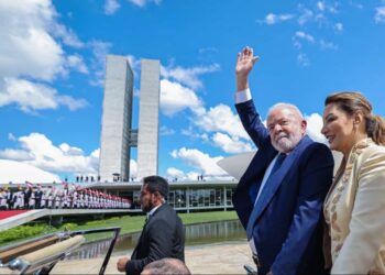 Posse de Lula: discurso, passagem de faixa e revogação de decreto marcam cerimônia