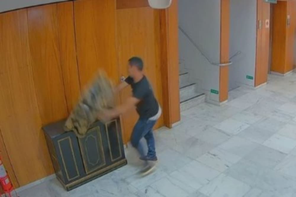 Vândalo suspeito de destruir relógio do século 17, no Planalto, é de Catalão