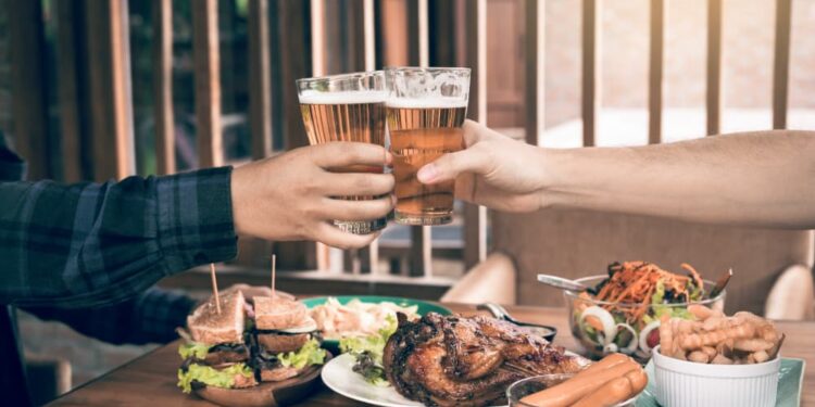 Descubra 5 dicas infalíveis para acabar com a ressaca pós-carnaval
