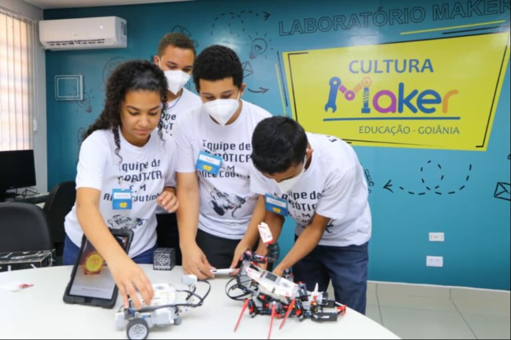 Laboratório Maker estimula alunos para robótica com impressão 3D, em Goiânia