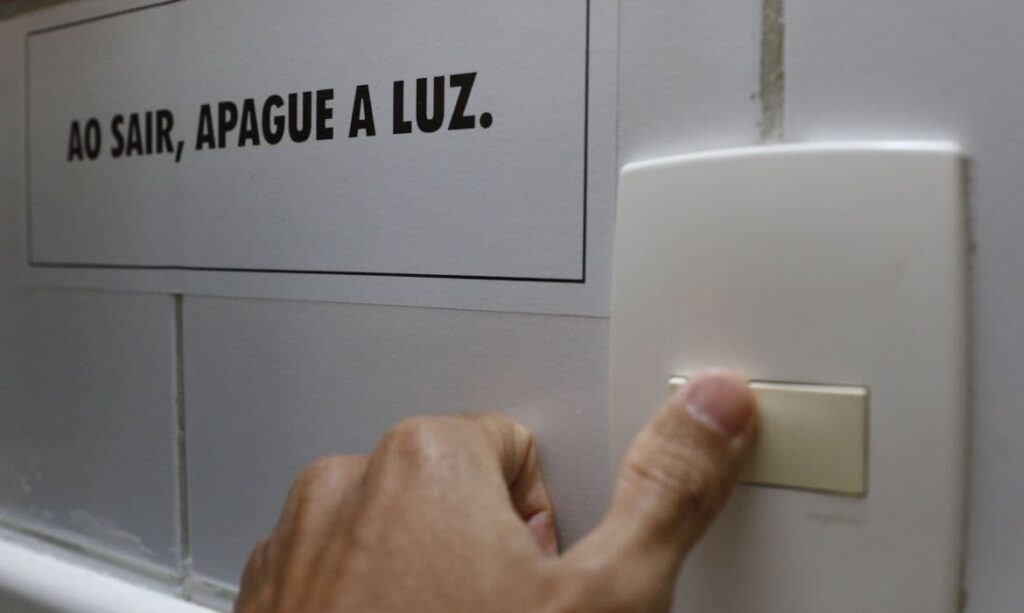 Lei que altera cobrança do ICMS sobre tarifa de energia é suspensa, diz ministro