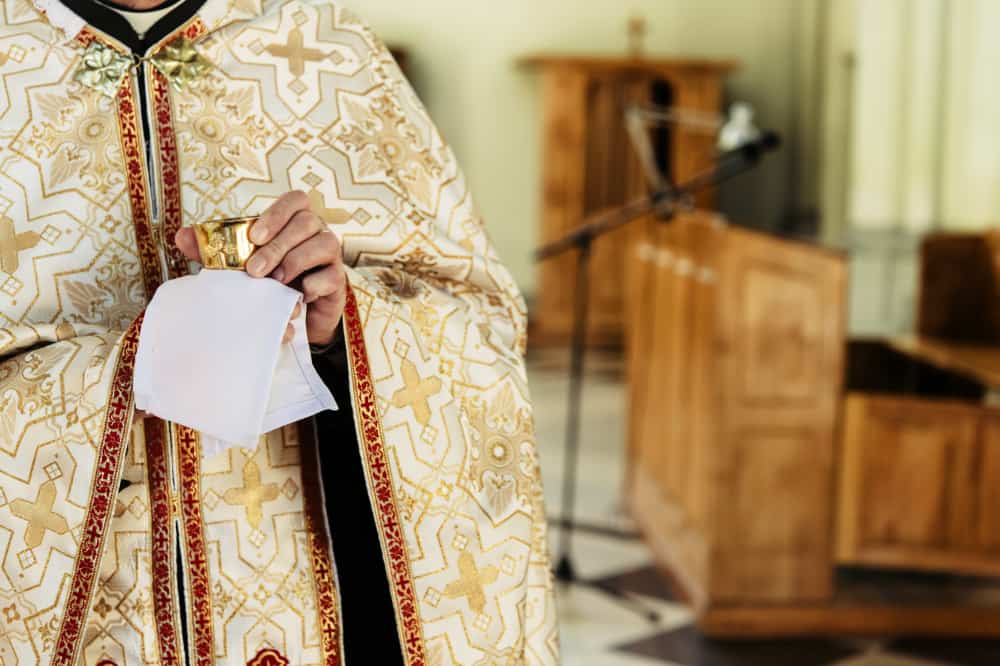 Quase 5 mil crianças foram abusadas por padres e membros da Igreja Católica, diz relatório