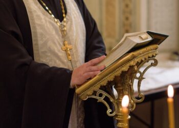 Quase 5 mil crianças foram abusadas por padres e membros da Igreja Católica, diz relatório