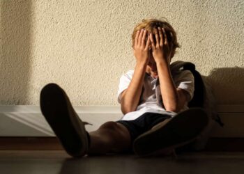 Traumas após ataques em escolas: como ajudar crianças a se recuperarem