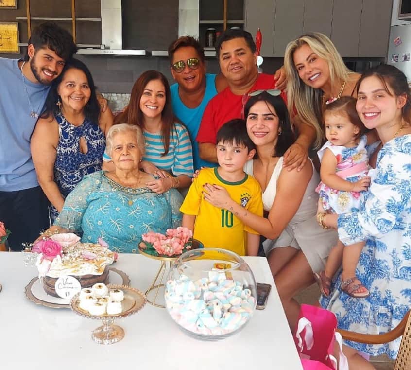 Dona Cármen e família