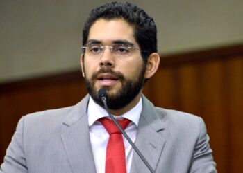 Caiado aprova lei de Lincoln Tejota para remédios à base de cannabis grátis pelo SUS