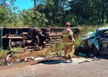 Morre quarta vítima de acidente de ônibus na BR-153 que deixou mais de 40 feridos