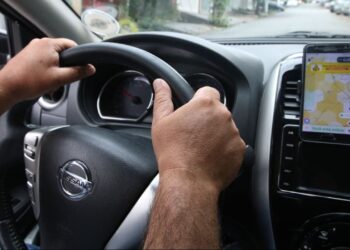 Motoristas e entregadores de app fazem greve; usuários relatam dificuldades com serviços
