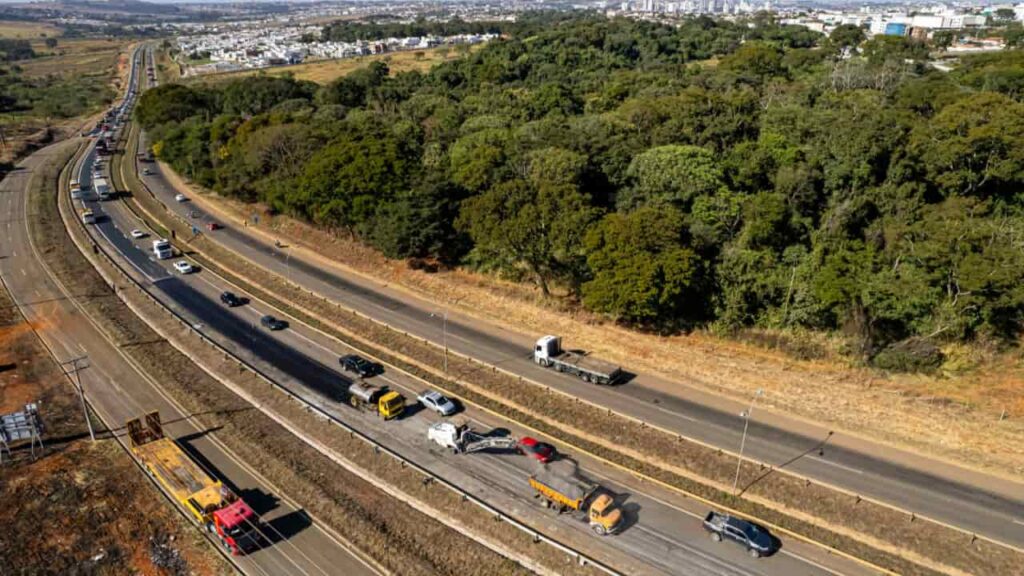 Obras nas BRs-153, 414 e 080 alteram trânsito nesta semana; veja trechos afetados