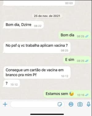 Médico pede cartão de vacinação em branco