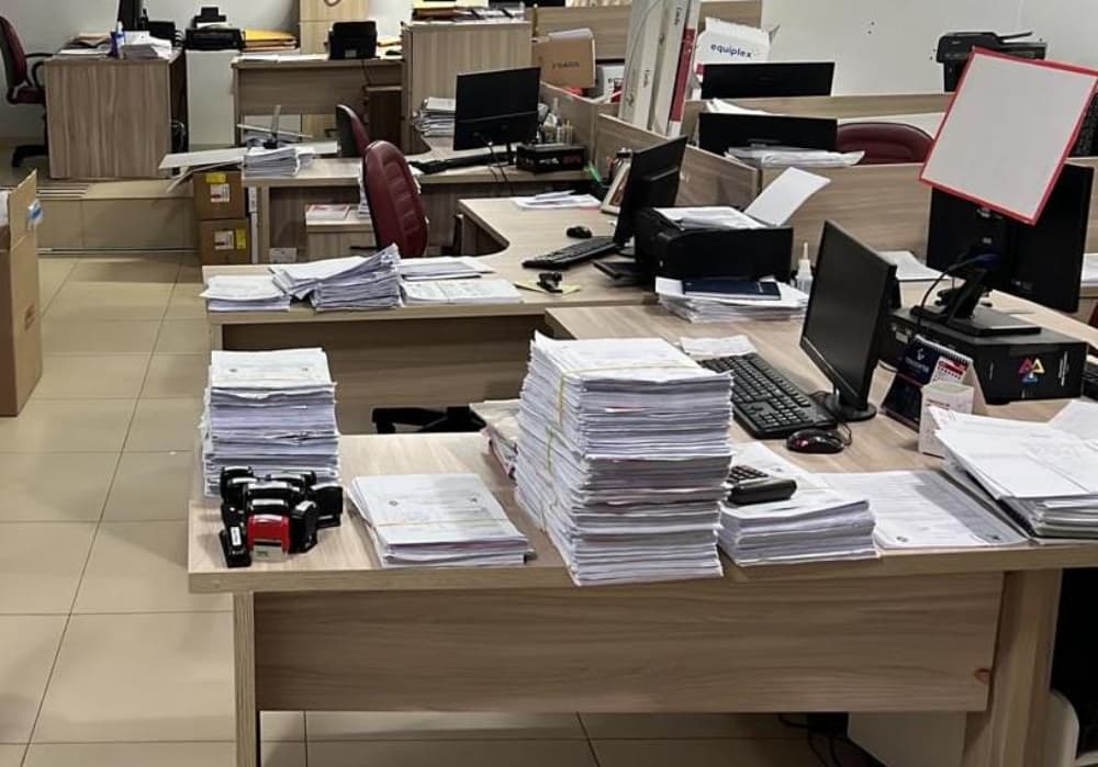 polícia cumpre mandados contra médicos em Goiás