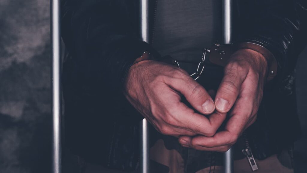 Justiça afasta diretor de presídio de Caldas Novas e policiais por suspeita de tortura contra presos