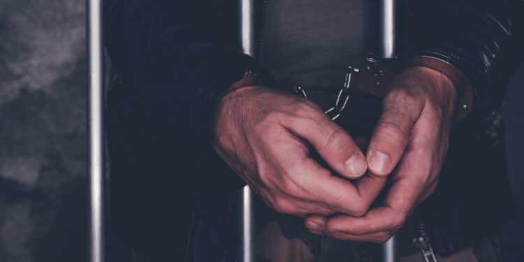 Justiça afasta diretor de presídio de Caldas Novas e policiais por suspeita de tortura contra presos
