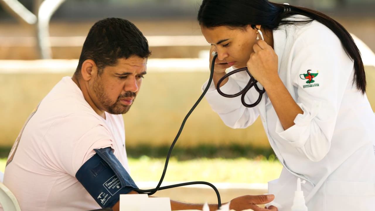 médico