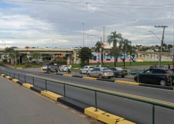 Vídeo: Motociclista morre atropelada por ônibus do transporte público, em Goiânia