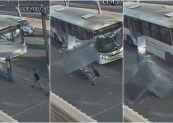 Vídeo: Ponto desaba após ser atingido por ônibus; pedestre escapa por 'um triz'