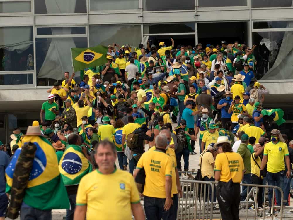 Invasões à sede dos Três Poderes
