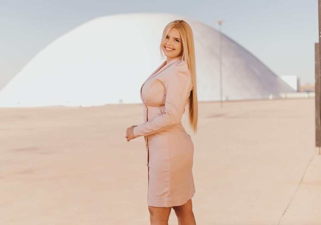 Cantora Fernanda Ôliver