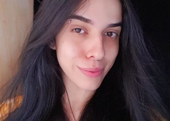 "Ela é muito forte", diz mãe após jovem que cheirou pimenta voltar para UTI