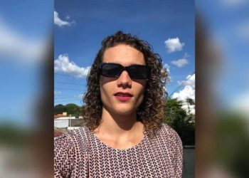 Pessoa não-binária conquista direito de mudar registro de gênero na identidade