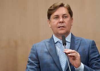Bruno Peixoto empossa concursados ​​e anuncia concurso público para 2024