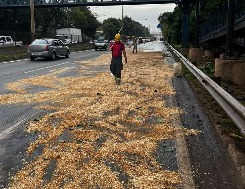 Derramamento de óleo na BR-153 