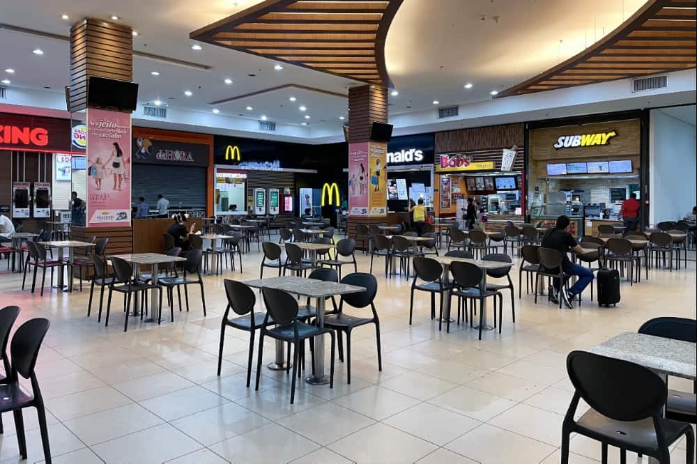 Funcionamento de shoppings no feriado
