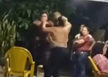 Cantor sertanejo que foi filmado agredindo a mãe deve responder por violência contra mulher