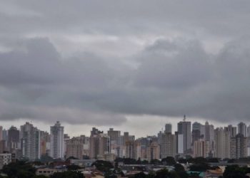 Chegada da frente fria pode aliviar altas temperaturas em Goiás no fim de semana