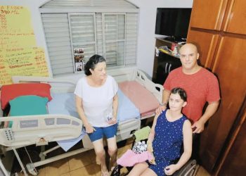 Família da jovem que foi vítima de queda no Rap Mix pede ajuda para tratamento