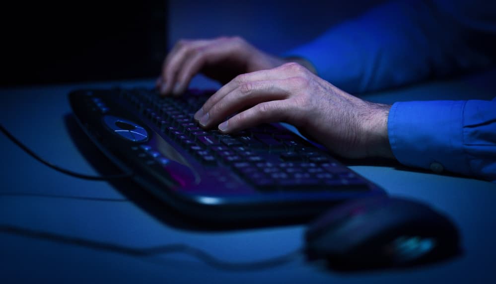 Homem é condenado a 6 anos de prisão após planejar ataques terroristas