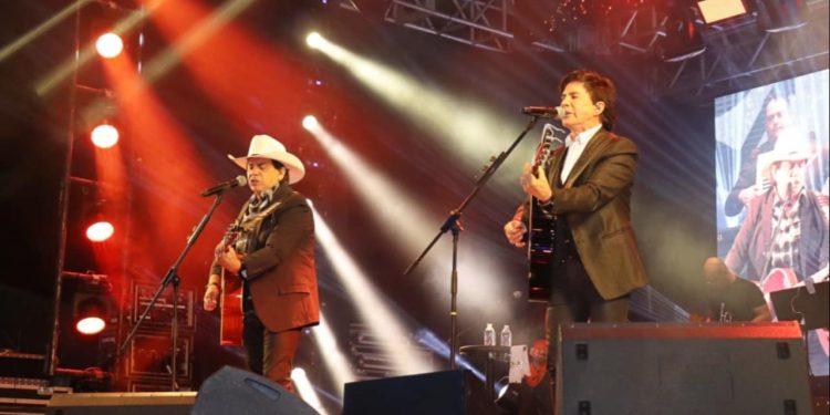Turnê 50 anos: os irmãos Chitãozinho e Xororó se apresentam em Palmas neste sábado 25. Foto: Divulgação