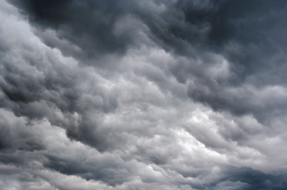 Frente fria pode trazer tempestades com forte ventania para Goiás