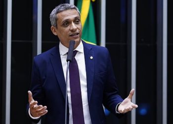 "Justiça relativa", diz Gustavo Gayer após ser condenado por assédio eleitoral