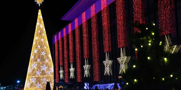 Natal do Bem reabre após temporal destruir decoração, em Goiânia
